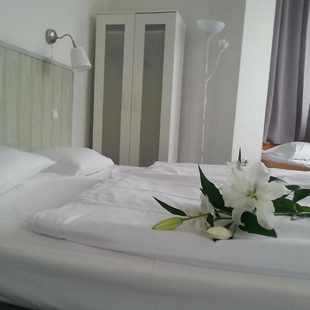 Hotel Komet Дюссельдорф Экстерьер фото