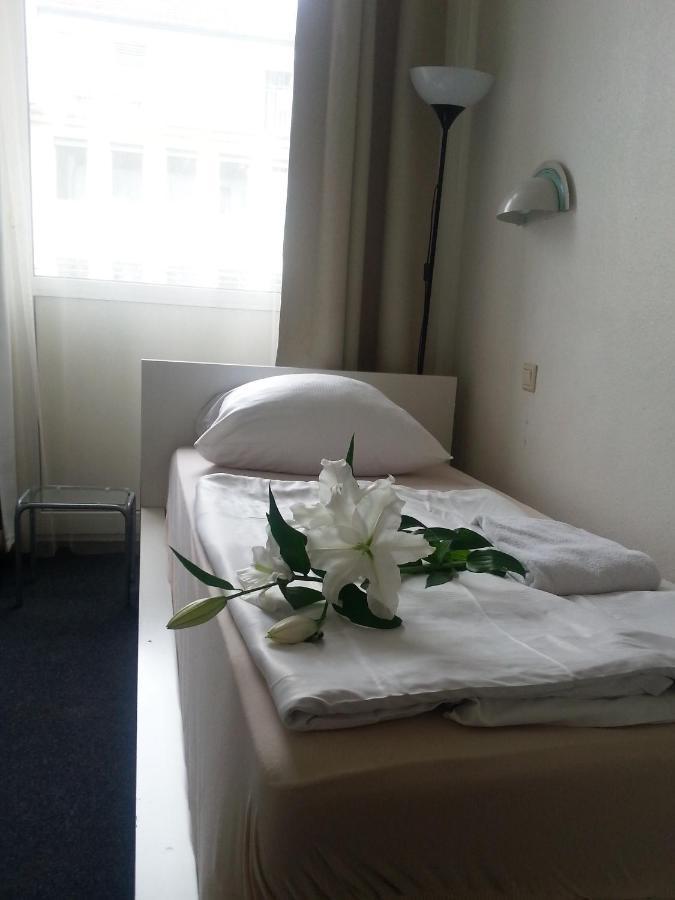 Hotel Komet Дюссельдорф Экстерьер фото