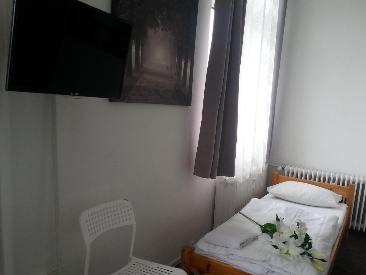 Hotel Komet Дюссельдорф Экстерьер фото