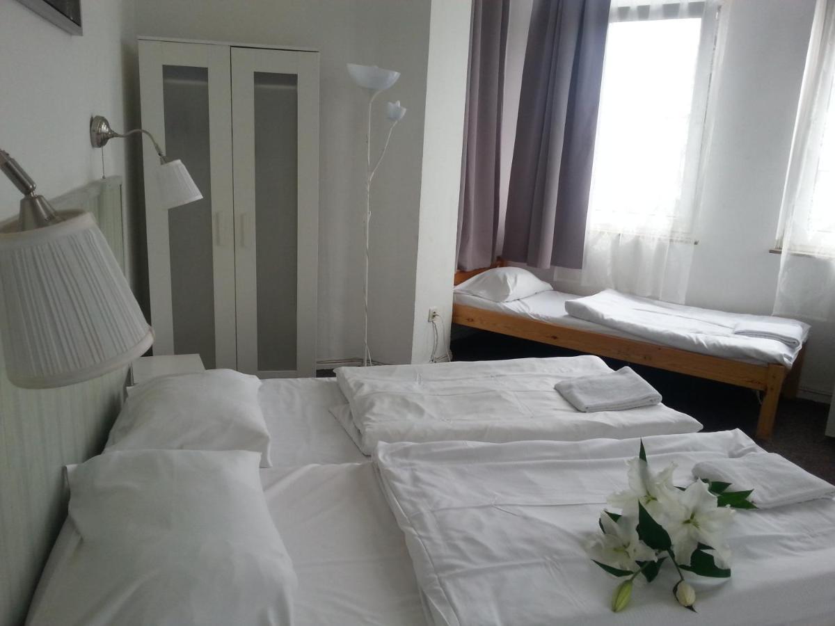 Hotel Komet Дюссельдорф Экстерьер фото