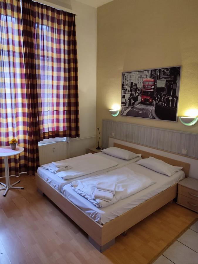 Hotel Komet Дюссельдорф Экстерьер фото