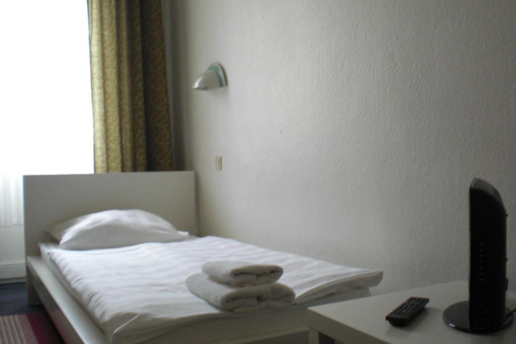 Hotel Komet Дюссельдорф Номер фото