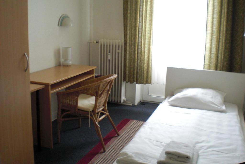 Hotel Komet Дюссельдорф Номер фото