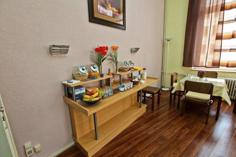Hotel Komet Дюссельдорф Экстерьер фото